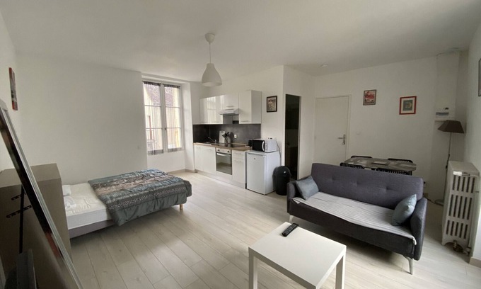 La Roche-Posay Apartment | Cozy Renovated Studio with WiFi near Saint Roch Thermal Baths