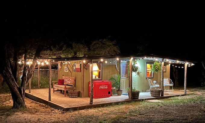 Utopia Cabin | Cozy Rustic Cabin in Paradise - Excellent for Viewing Eclipse!