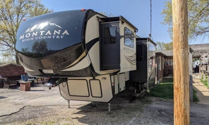 Robbins House | Cozy RV in Robbins