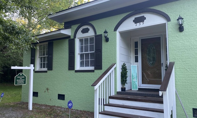 Wilmington Cottage | Cozy Seahawks Coastal Cottage Close to Everything