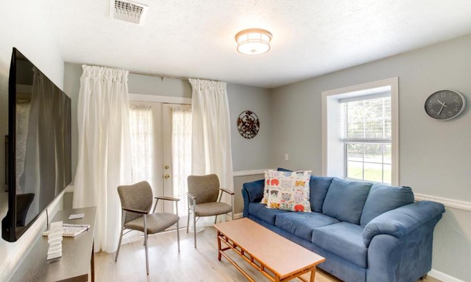 Shenandoah House | Cozy Shenandoah Home Less Than 2 Mi to The Woodlands Mall!
