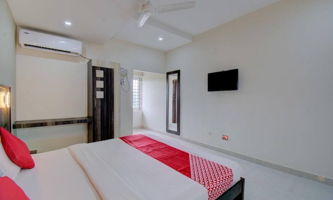 Kumbakonam Hotel | Cozy & Simple decorated Classic room in Kumbakonam