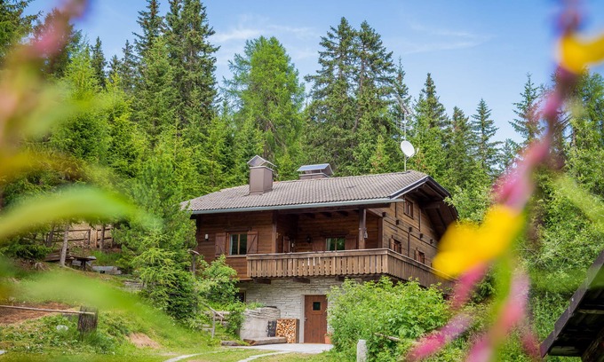 Casola Ski Chalet | cozy Ski Lodge directly on the slopes of Kronplatz