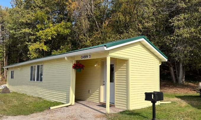 Honor House | Cozy Sleeping Bear Dunes Cabin