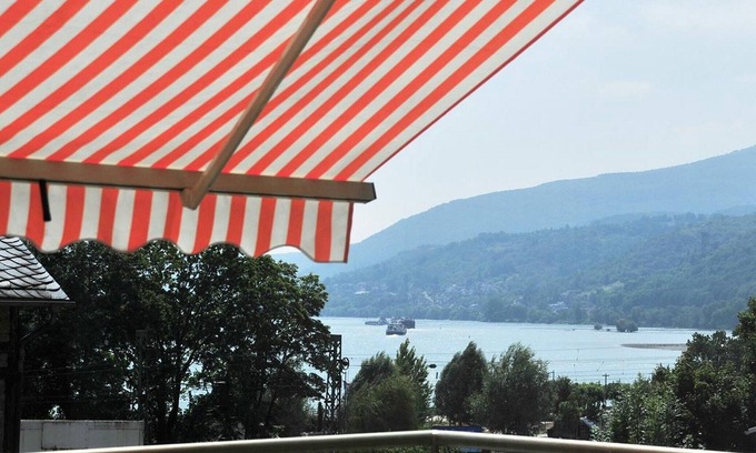 Mainz-Bingen Apartment | Cozy, Spacious Holiday Apartment with Large Balcony and Views of the Rhine and Castle