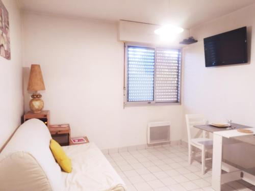 Villefranche-sur-Saone Apartment | Cozy Studio Beaujolais - Porte de Lyon - Piscine&Tennis