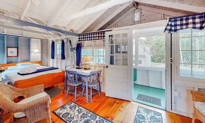 Moultonborough Cottage | Cozy studio cottage with a grill, WiFi, full kitchen & dock access