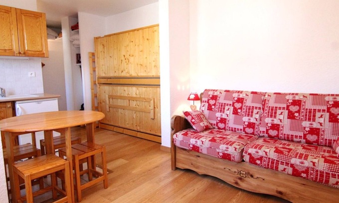 Cognet Apartment | Cozy Studio for 4 in L'Alpe d'Huez with Ski Access and Mountain Views
