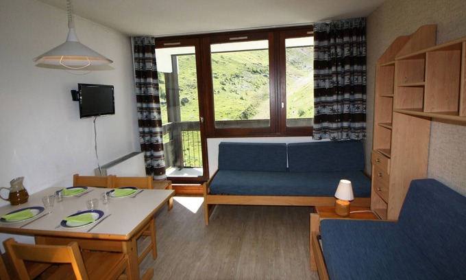 Le Lavachet Apartment | Cozy Studio for 4 with Mountain View, Near Ski Lifts and Shops