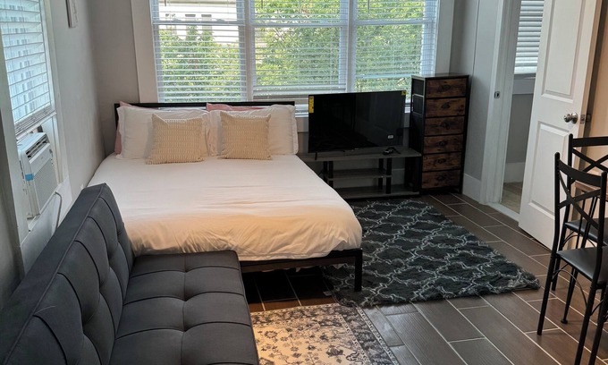 Dupont Circle Apartment | Cozy Studio in Central Washington DC