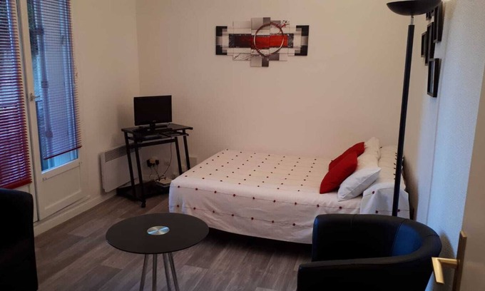 Centre Ville Apartment | Cozy studio in the historic district of Pau