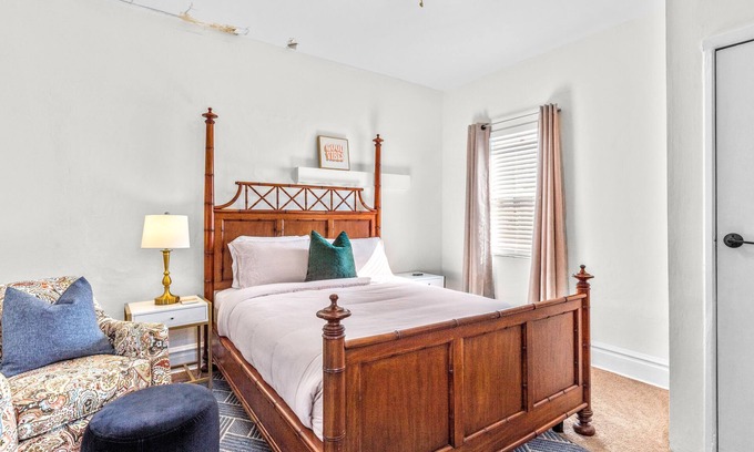 The Hill Apartment | Cozy Studio★Nurses/Profs★Great Neighborhood★W/D★Parking