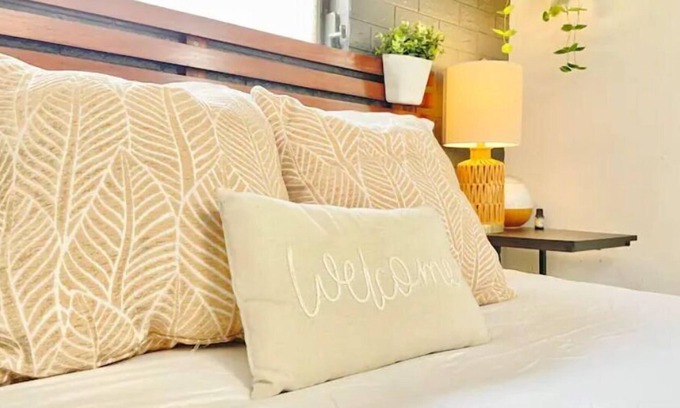 Lake Bentley Apartment | Cozy Studio + Secluded Courtyard, 5 mins to dwntwn, SEU, FSC Lake Hollingsworth!