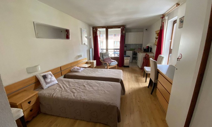 Brides-les-Bains Apartment | Cozy Studio, Wi-Fi, Parking, Sleeps 4, Brides-les-Bains