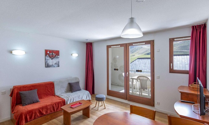 La Mongie Apartment | Cozy Studio with Terrace, Parking, Pool & Gym, Near Slopes, Sleeps 4