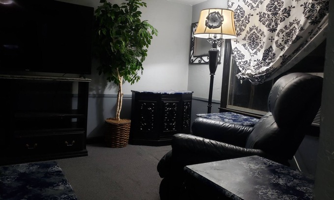 Pipestone House | Cozy Upper Apartment at Hiawatha House near Pipestone National Monument