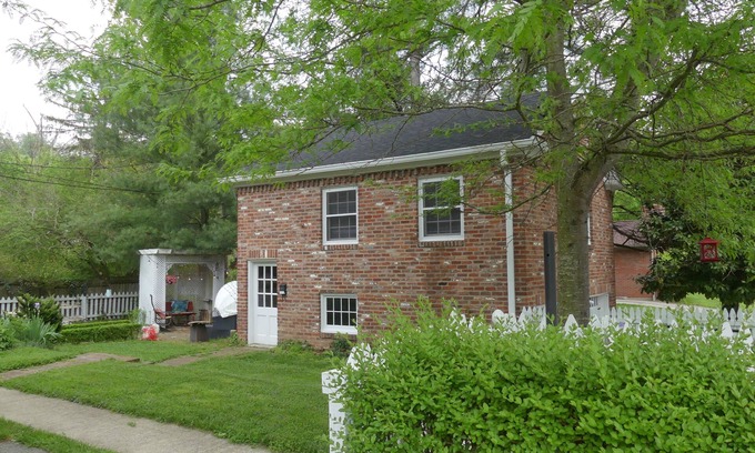 Frankfort Apartment | Cozy Urban Loft Near Downtown Frankfort
