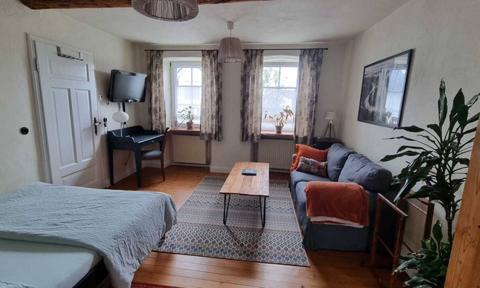 Klarenthal Apartment | Cozy vacation apartment on the edge of the forest in an old farmhouse 15 minutes from the city