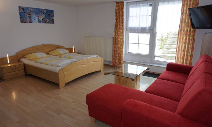 Riedenburg Apartment | Cozy vacation apartment (73 sqm) with direct access to the garden and private pavilion