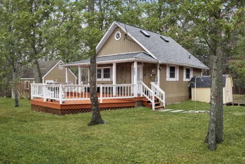 Rio Ski Chalet | Cozy w Hot Tub Fire Pit Wifi Grill Deck & Pets