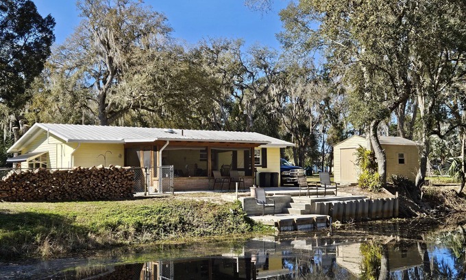 Floral City House | Cozy water front getaway