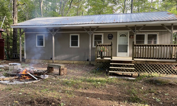Bridgton Cabin | Cozy waterfront camp; Fall Fairs, Apples. Foliage, Hiking, Kayak - Fall 25% off