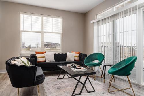 Whitestown Apartment | Cozy Whitestown 2BR Sunset Haven