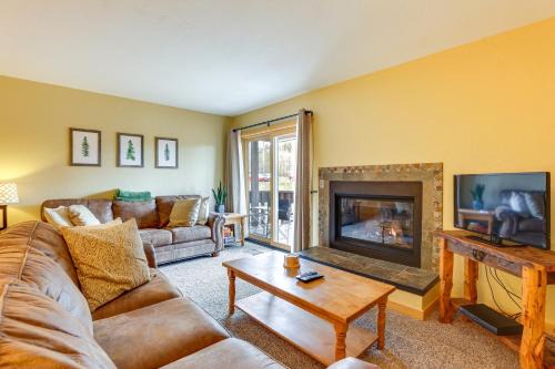 Winter Park Apartment | Cozy Winter Park Condo with Hot Tub and Shuttle!