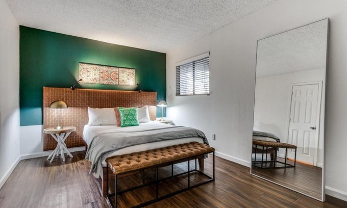 Barton Hills Apartment | CozySuites 1BR Apartment Skyline Barton Creek 288