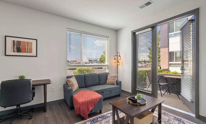 Indianapolis Apartment | CozySuites Ayr | parking, pool, gym #02