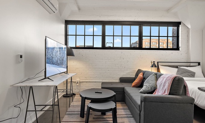 Warehouse District Apartment | CozySuites NLG - Modern studio condo #28