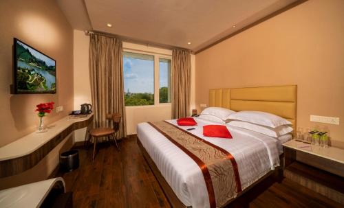 KK Nagar Hotel | CR Grande