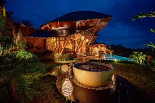 Selat Villa | CR Tris Casa De Bambú - Bamboo House Bali