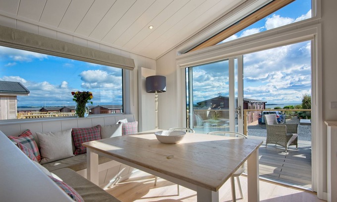 Castle Douglas Cottage | Crabtree Lodge - a lodge that sleeps 6 guests in 3 bedrooms