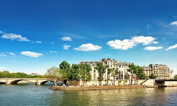 Les Iles House | Cradle of French Luxury Ile ST-Louis 400yr old rooftop vintage gem