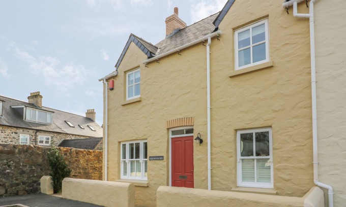 Newport House | CRAIGLUSCAR, family friendly, with a garden in Newport, Pembrokeshire