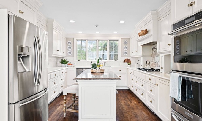 Gloucester House | Cranberry Hill l 9 BR 22 Acre Estate l Sleeps 24