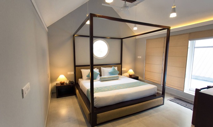 Chithirapuram Hotel | Crayons Guest House