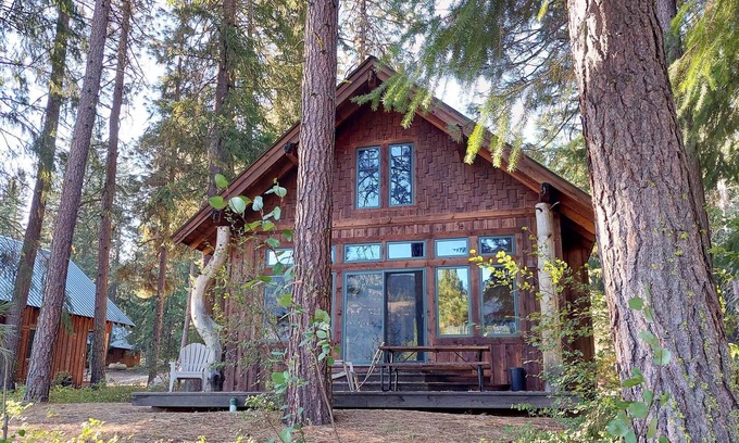 Mazama Cabin | Crazy Squirrels Cabin - 1st floor with one bedroom