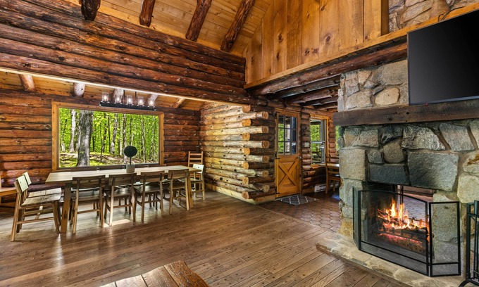 Bushkill Cabin | Creekfront Rustic Log Cabin