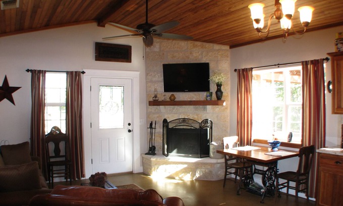 Fredericksburg House | Creekside Barn Located On Bear Creek Just Minutes From Fredericksburg