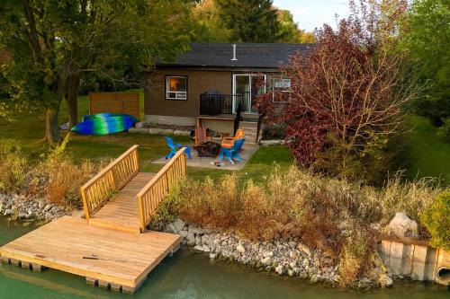 Kingsville House | Creekside Cottage - kayak, SUP, fishing, game room, steps to the beach