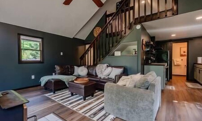 Branchport Cabin | Creekside Hideaway Cabin