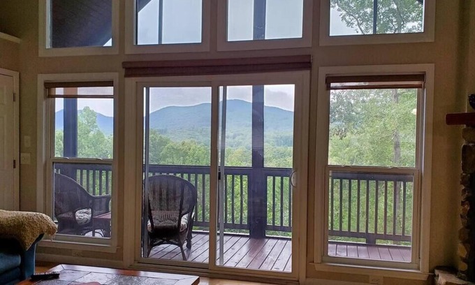 Young Harris House | Creekstone Ridge Tranquility Chalet