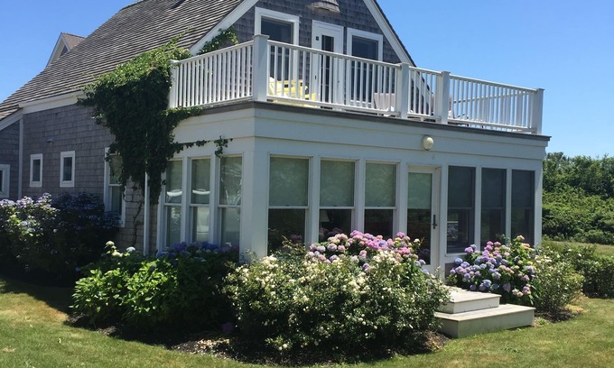 New Shoreham House | CRESCENT BEACH COTTAGE - Just steps to the private path to the BEACH