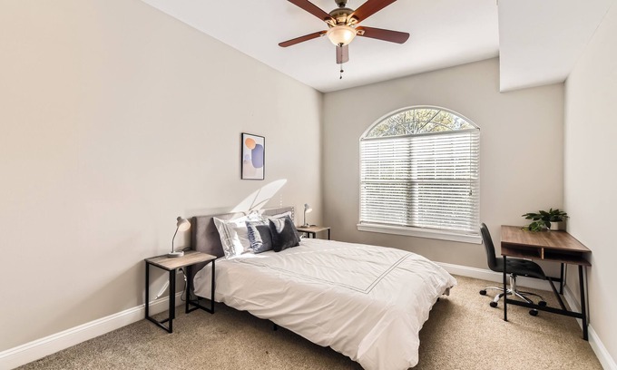Old Fourth Ward Apartment | Crest at Midtown 4603 l 1 Bedroom 1 Bathroom