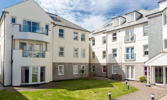 Newquay City Centre Apartment | Cribbar View