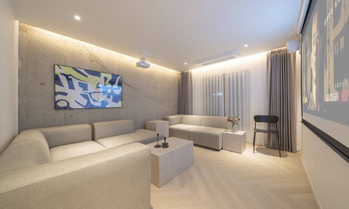 Guri Hotel | Croissant Hotel Guri by AanK