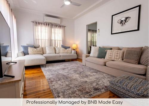 Dubbo House | Crown Comforts - Family Escape, Firepit