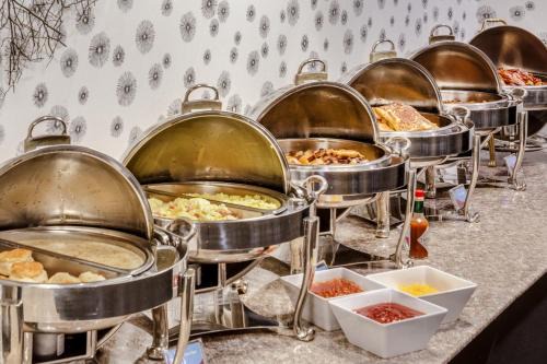 Oak Creek Hotel | Crowne Plaza Milwaukee South by IHG